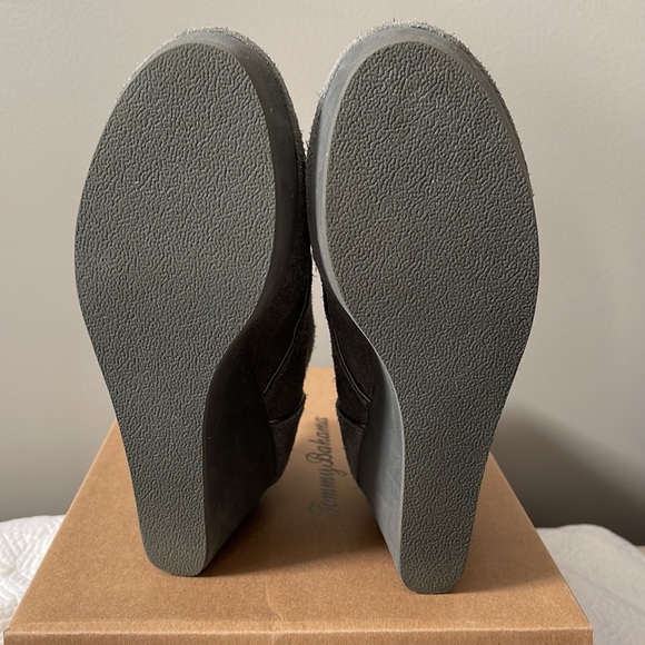 Tommy Bahama Grey Suede Bootie SZ 8 - Picture 4 of 7